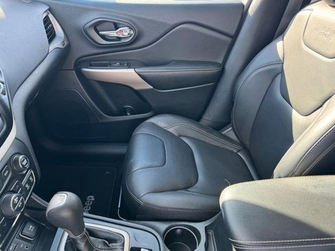 Used 2018 Jeep Cherokee Limited image 13