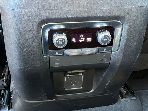 Used 2025 GMC Yukon XL Denali AWD/4WD image 29