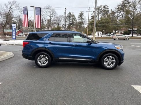 Used 2023 Ford Explorer XLT w/ Equipment Group 202A image 5