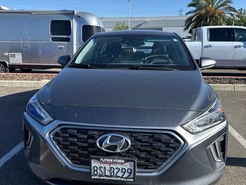 Used 2020 Hyundai Ioniq SE FWD image 2