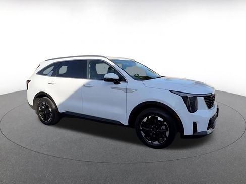 Used 2024 Kia Sorento S FWD image 2
