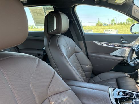 Certified 2023 BMW 760i xDrive AWD/4WD image 35