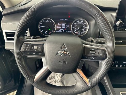 Used 2022 Mitsubishi Outlander ES image 24