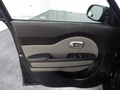 Used 2018 Kia Soul FWD image 11