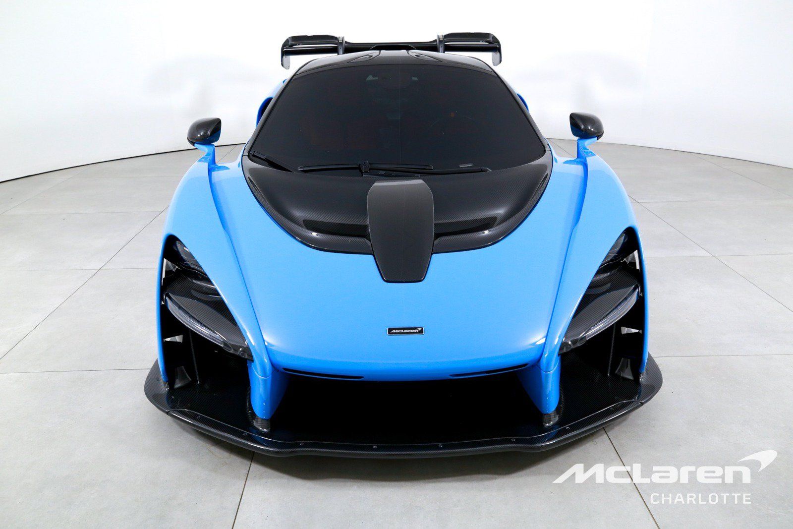 Used 2019 McLaren Senna RWD image 4