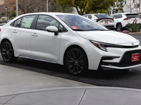 New 2026 Toyota Corolla SE FWD image 3