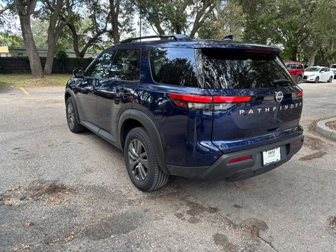 Used 2025 Nissan Pathfinder SV FWD image 17