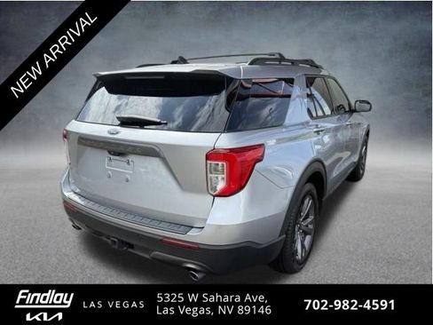 Used 2023 Ford Explorer XLT w/ Equipment Group 202A RWD image 4