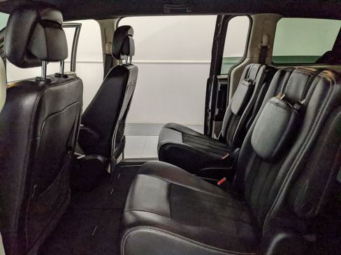Used 2019 Dodge Grand Caravan SXT FWD image 18