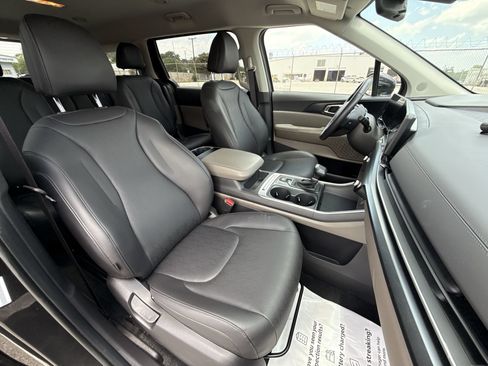 Used 2026 Kia Carnival FWD image 26