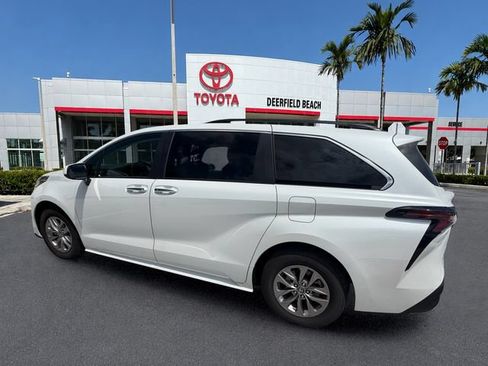 Used 2026 Toyota Sienna XLE FWD image 7
