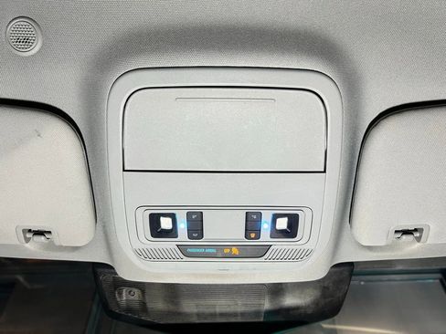 Used 2020 Ford Explorer XLT image 9