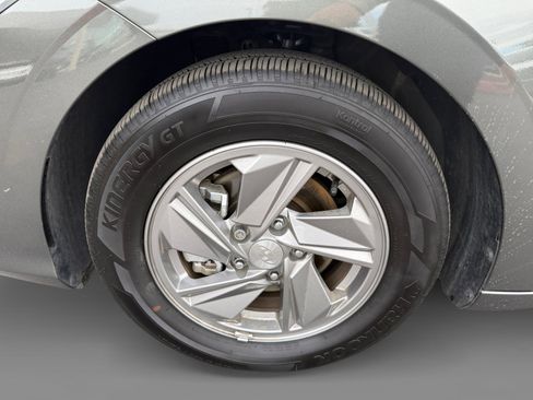 Certified 2025 Hyundai Elantra SE w/ Cargo Package image 9