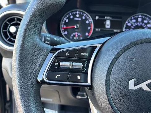 Used 2023 Kia Forte LXS image 19