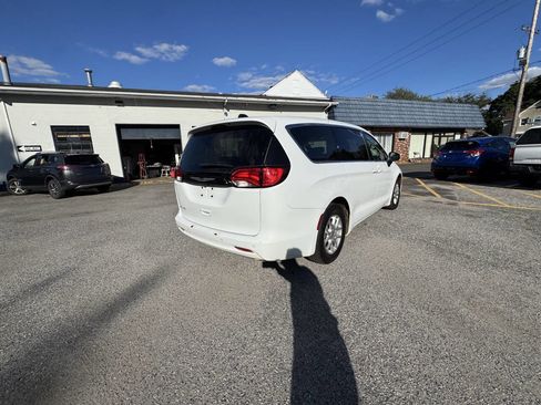 Used 2022 Chrysler Voyager LX image 14