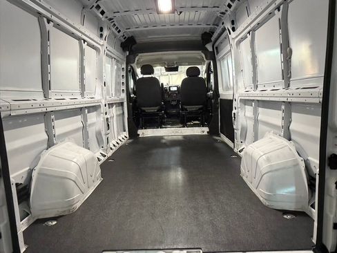 Used 2025 RAM ProMaster 2500 w/ Convenience Group image 23
