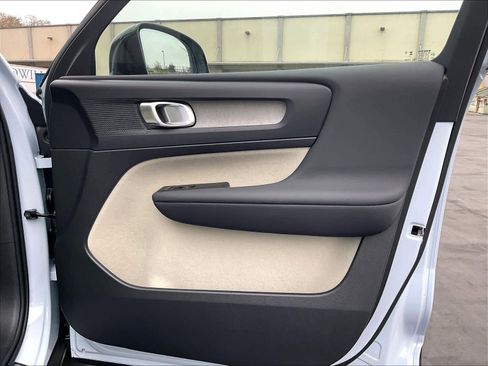 New 2026 Volvo XC40 B5 Plus w/ Protection Package Premier image 30