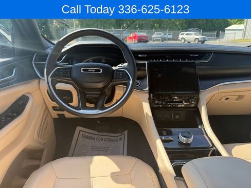 Used 2023 Jeep Grand Cherokee Limited AWD/4WD image 12