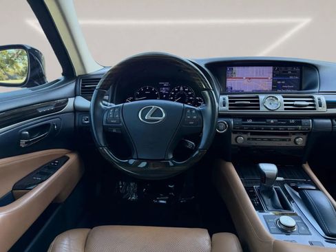 Used 2013 Lexus LS 460 w/ Comfort Pkg RWD image 20