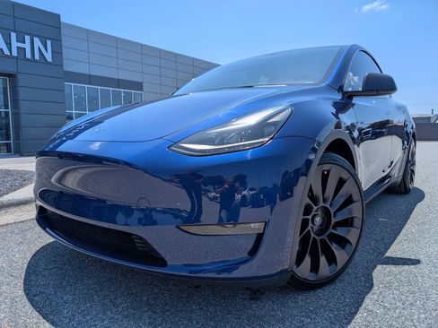 Used 2023 Tesla Model Y Performance AWD/4WD image 1