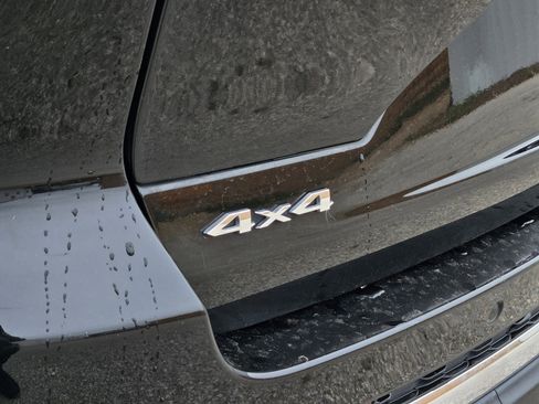 Used 2023 Jeep Grand Cherokee Laredo AWD/4WD image 8