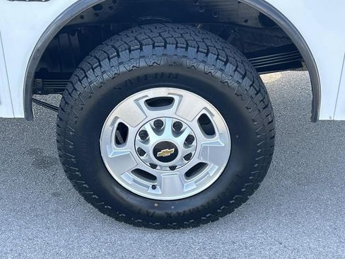 Used 2018 Chevrolet Silverado 2500 LT AWD/4WD image 18