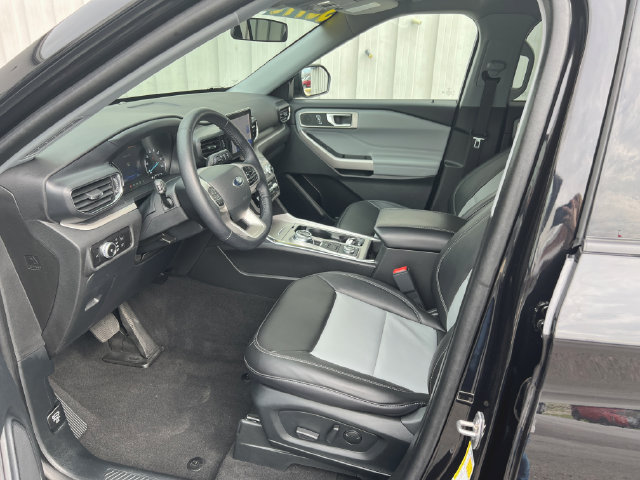Used 2023 Ford Explorer XLT w/ Equipment Group 202A AWD/4WD image 12