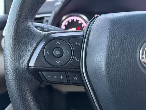 Used 2018 Toyota Camry LE FWD image 6