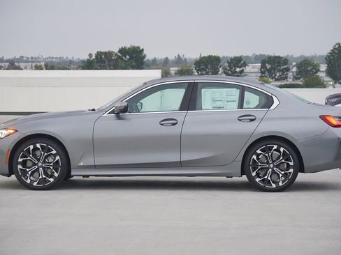 Used 2025 BMW 330i xDrive Sedan w/ Convenience Package AWD/4WD image 4