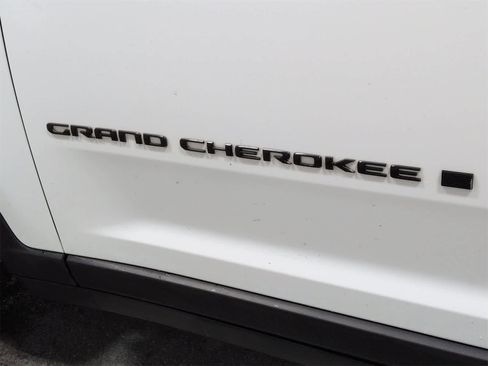 Certified 2023 Jeep Grand Cherokee Altitude image 13