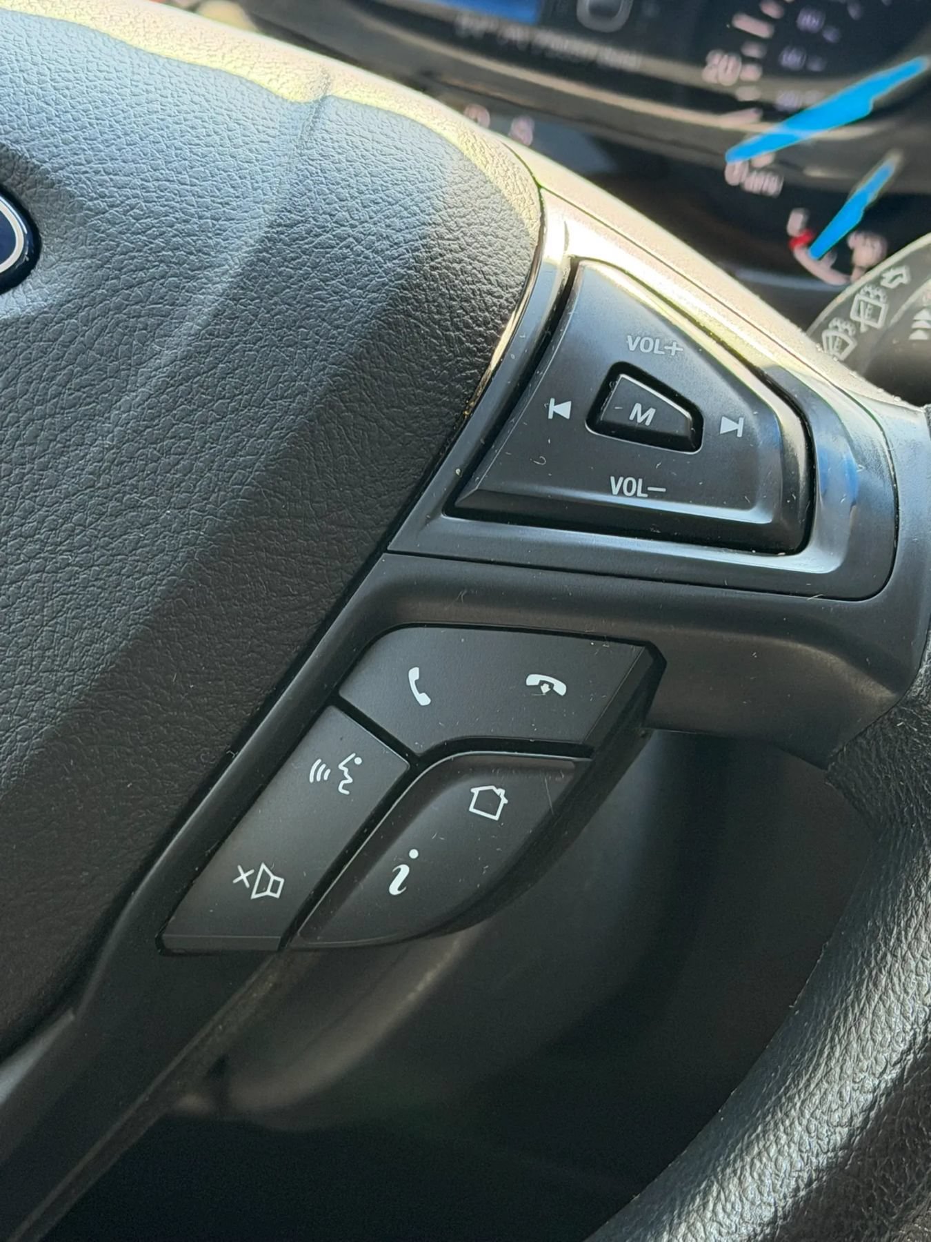 Used 2020 Ford Edge SE AWD/4WD image 16