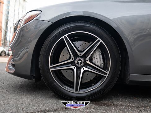 Used 2018 Mercedes-Benz E 400 4MATIC Sedan w/ Premium 3 Package image 9