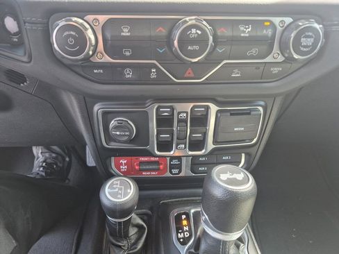 Used 2024 Jeep Wrangler Unlimited Rubicon image 13