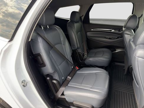 Used 2020 Buick Enclave Essence image 19