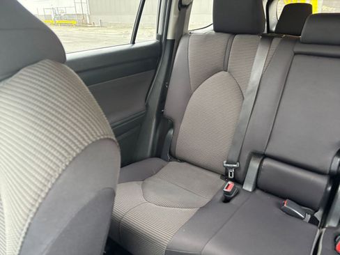 Used 2025 Toyota Highlander LE image 35