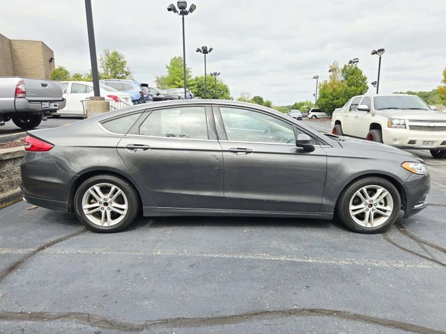 Used 2018 Ford Fusion SE w/ Fusion SE Technology Package FWD image 2