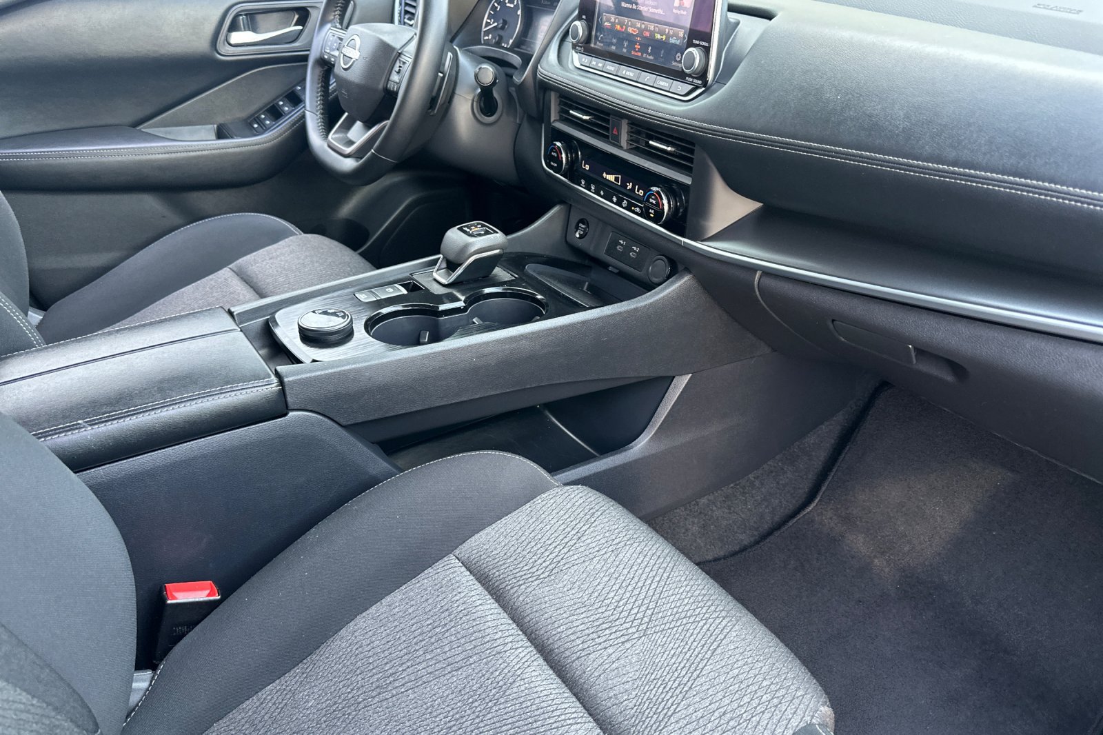 Used 2025 Nissan Rogue SV AWD/4WD image 17