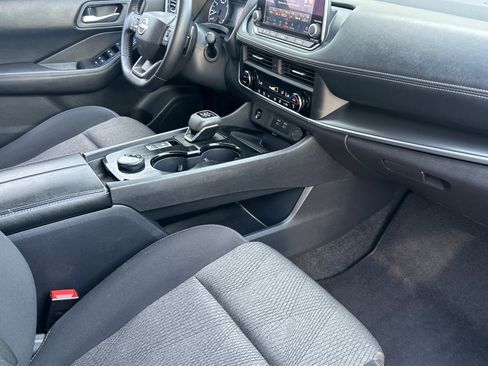 Used 2025 Nissan Rogue SV AWD/4WD image 17