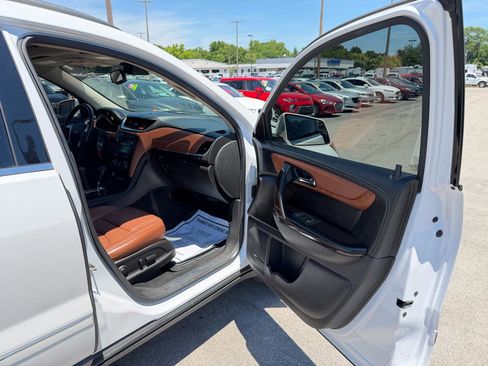 Used 2016 Chevrolet Traverse LTZ AWD/4WD image 9