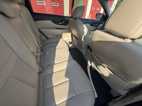 Used 2017 Nissan Rogue SL w/ SL Premium Package AWD/4WD image 27