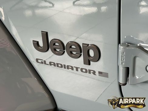 New 2025 Jeep Gladiator Sport AWD/4WD image 30