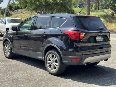 Used 2019 Ford Escape SE image 4