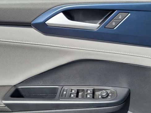 New 2024 Volkswagen Taos SE image 10