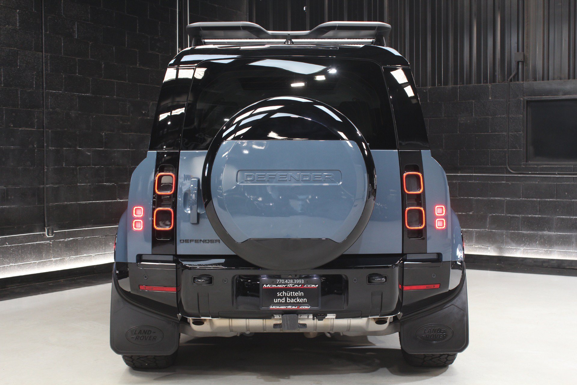 Used 2025 Land Rover Defender 110 X-Dynamic SE AWD/4WD image 14