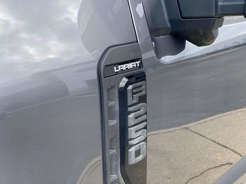 Used 2023 Ford F250 Lariat w/ Lariat Ultimate Package AWD/4WD image 11