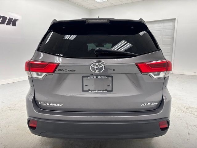 Used 2018 Toyota Highlander XLE AWD/4WD image 6