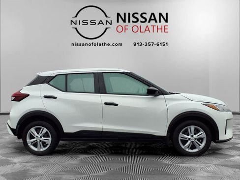 Certified 2025 Nissan Kicks Play S image 28