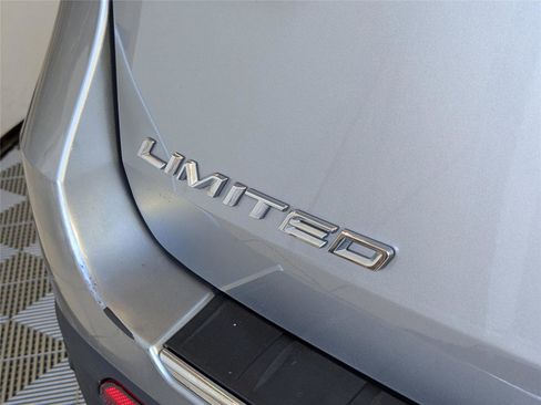 Used 2023 Ford Explorer Limited image 6