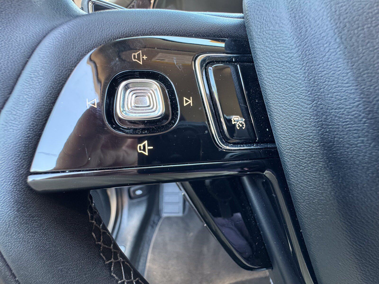 Used 2025 Lincoln Corsair FWD image 31