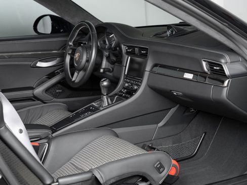 Used 2016 Porsche 911 R image 26